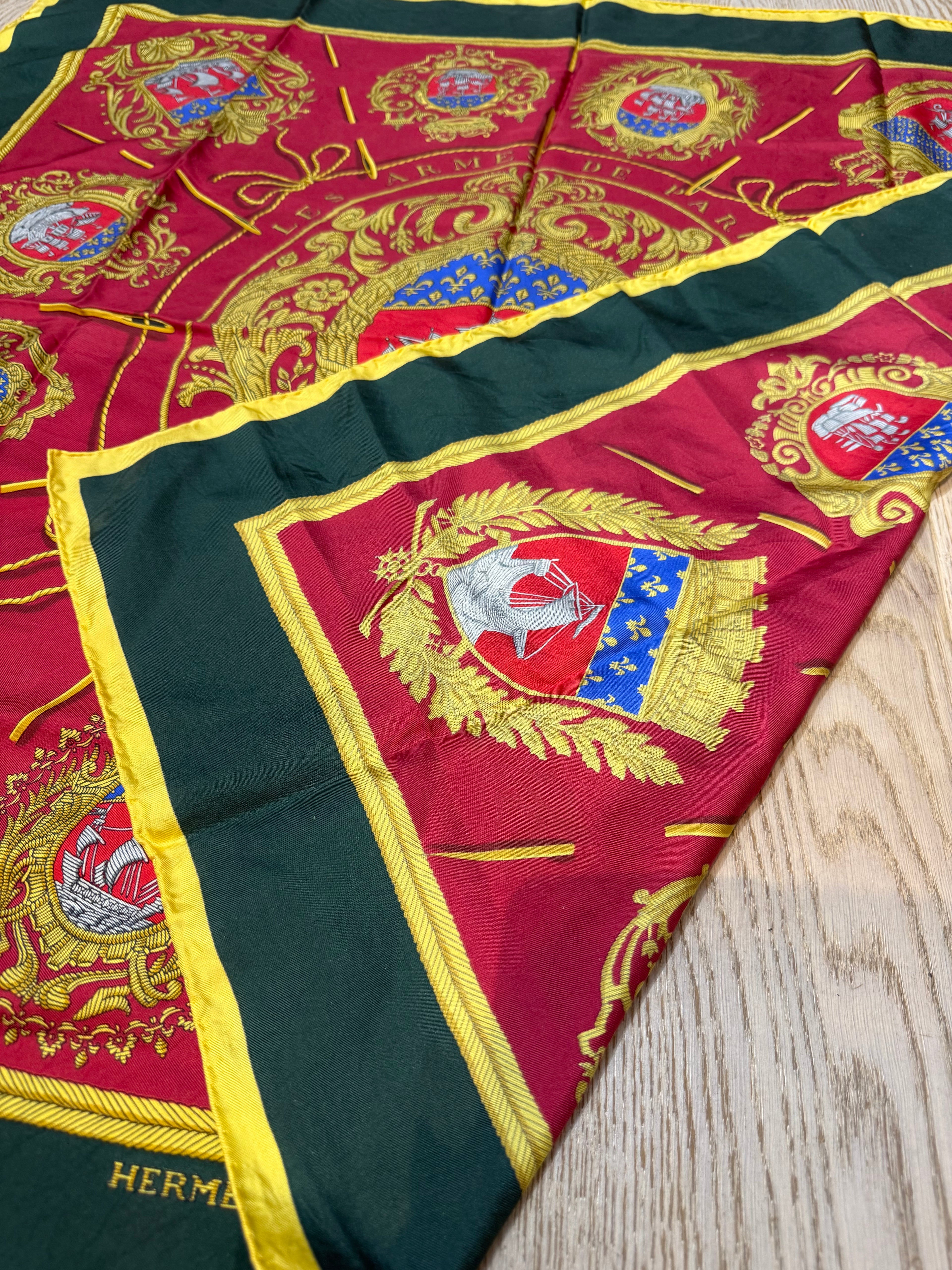 ✨ Carré de soie Hermès « Les Armes de Paris » 90cm ✨