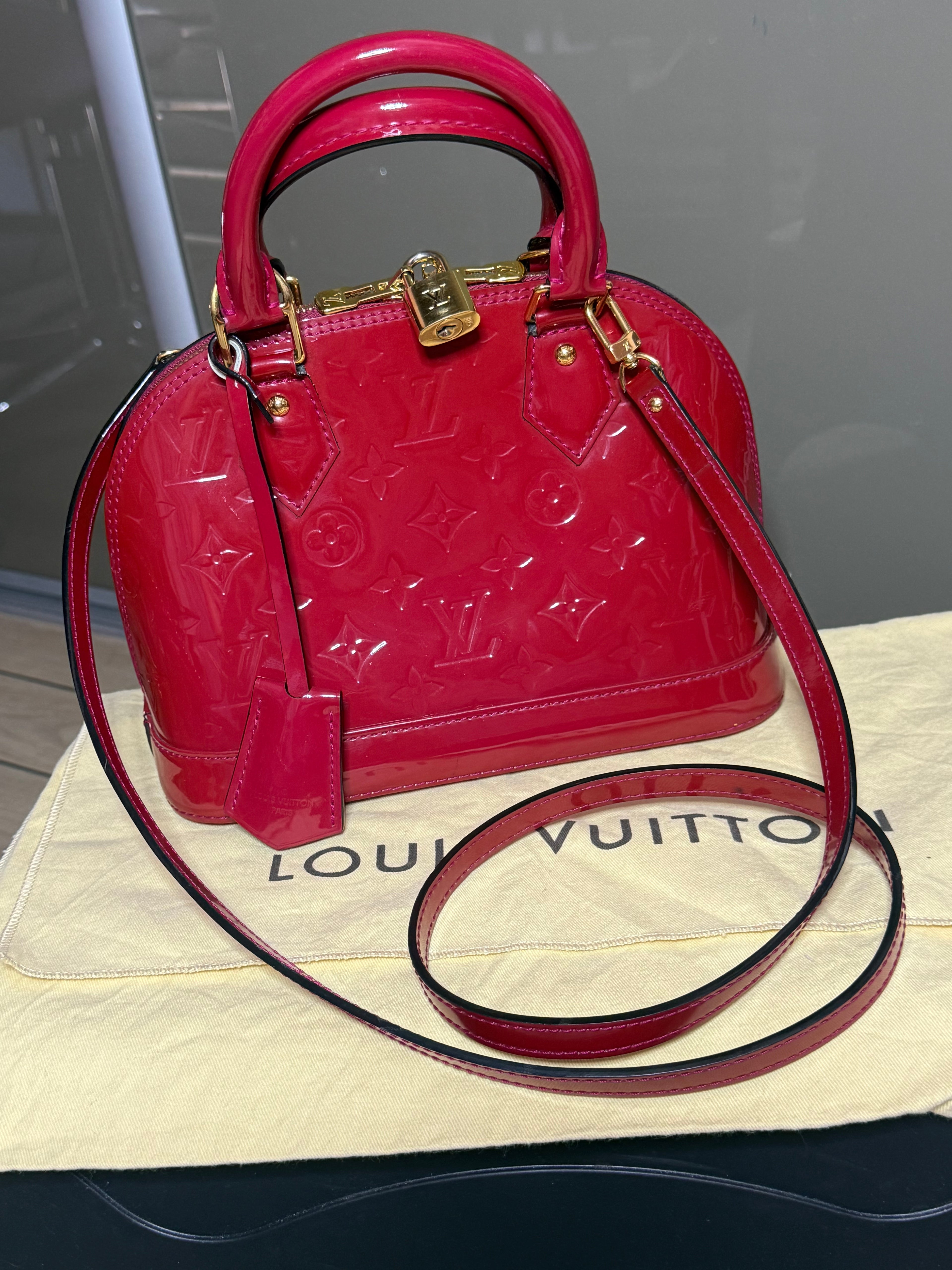 ✨ Sac Louis Vuitton Alma BB Monogram Vernis Rouge + Certificat ENTRUPY ✨