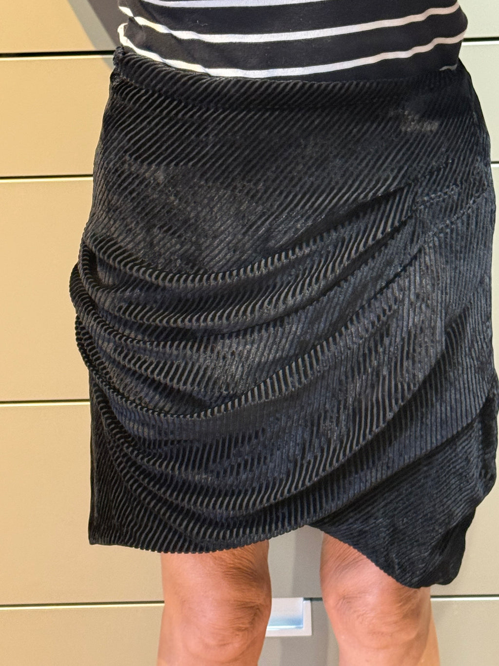 ✨ Neuve 365€ - IRO - jupe velours noir asymétrique - T40 L ✨