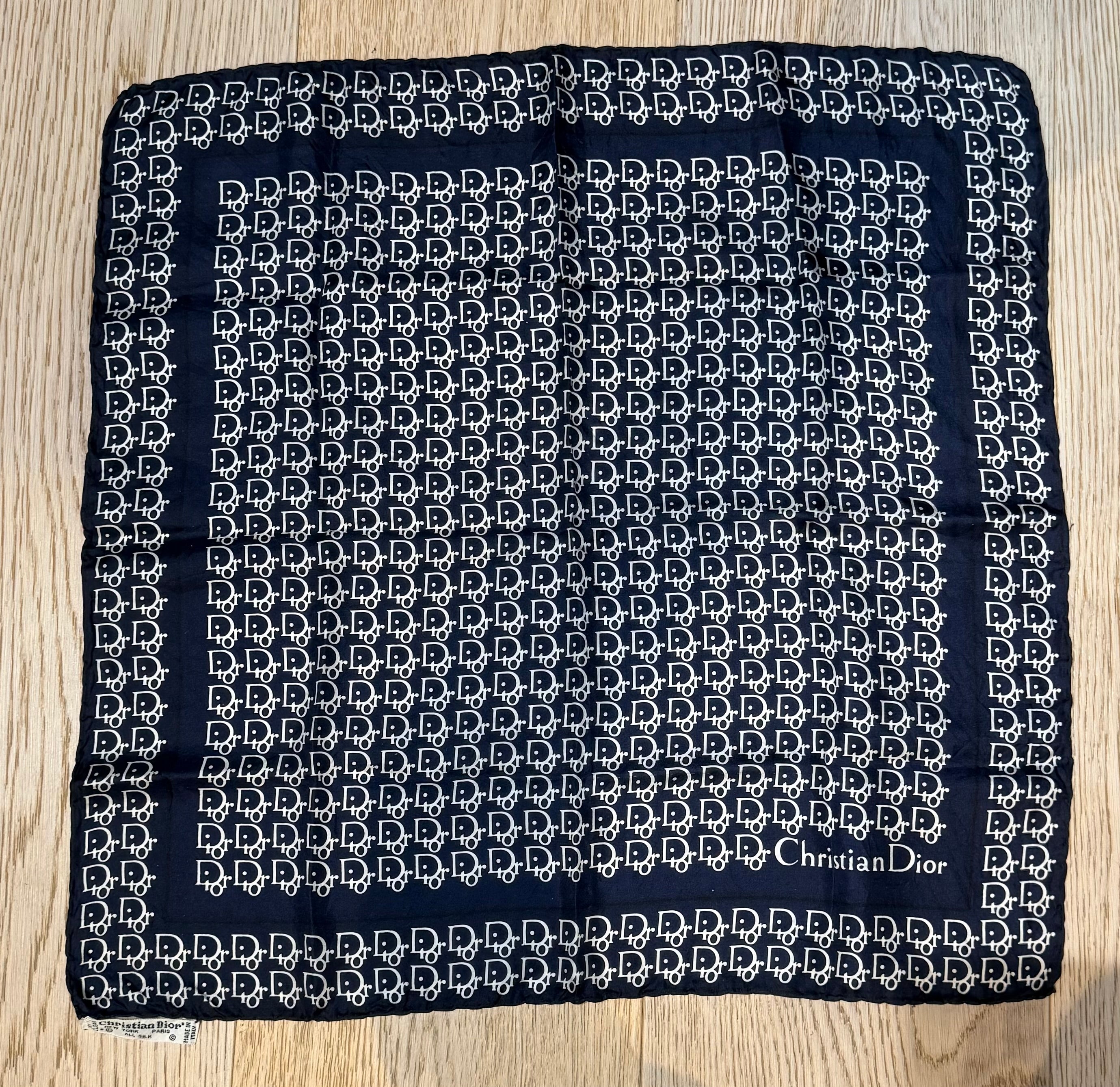 ✨ Carré de soie Christian Dior 45cm ✨