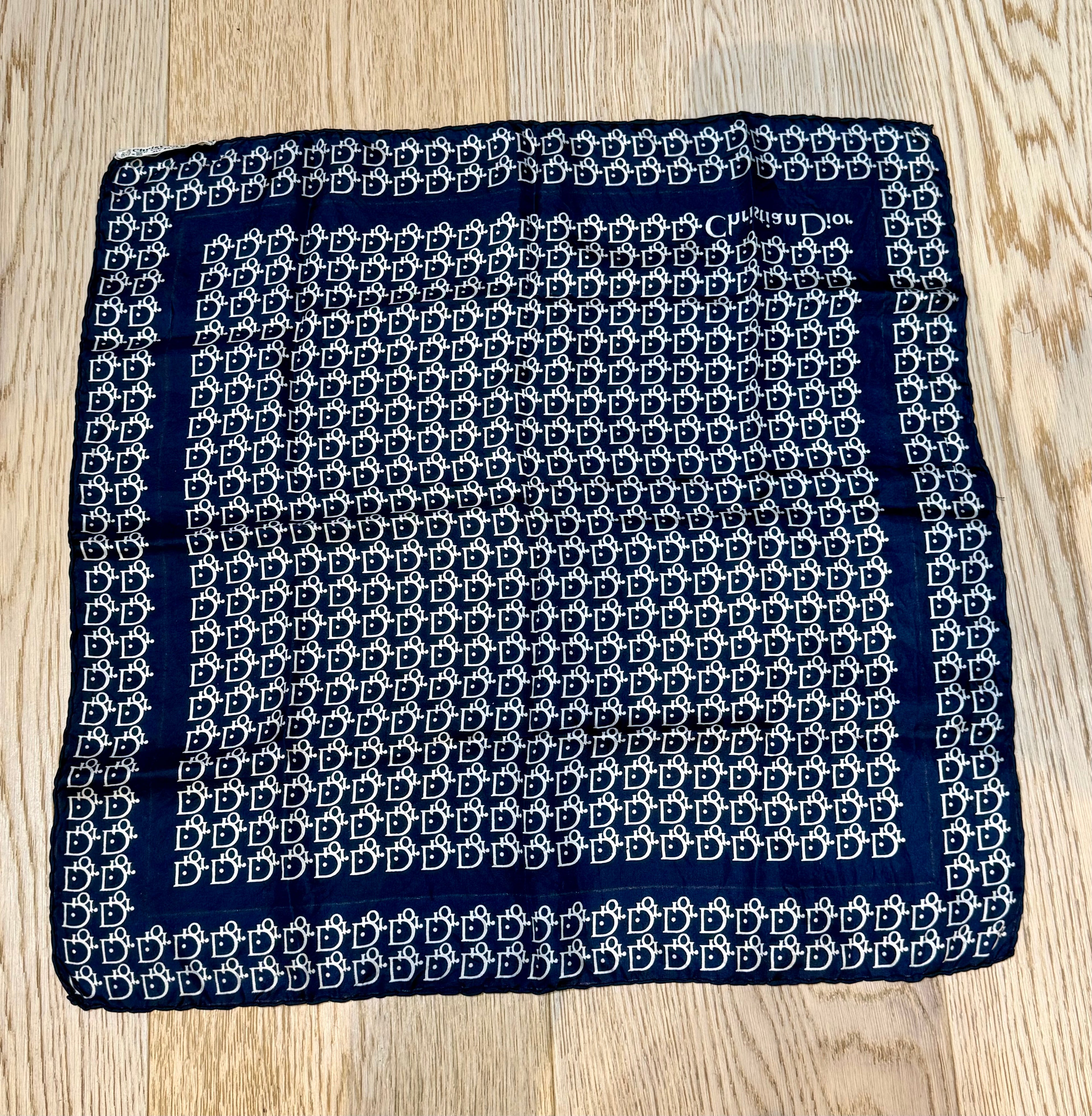 ✨ Carré de soie Christian Dior 45cm ✨