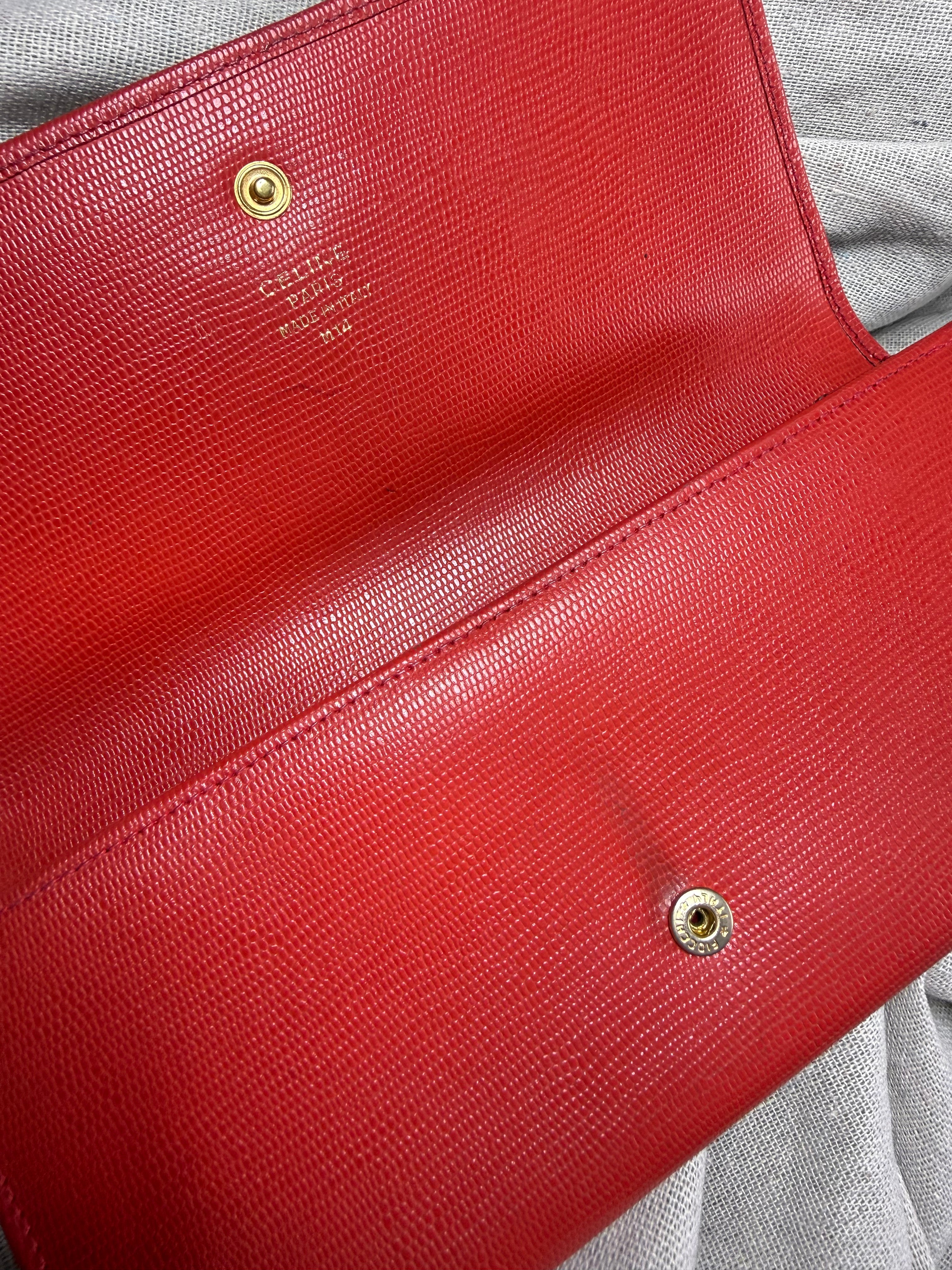 ✨ Portefeuille long Vintage Céline Paris – Cuir Rouge façon Lézard & Fermoir Cercle Doré ✨