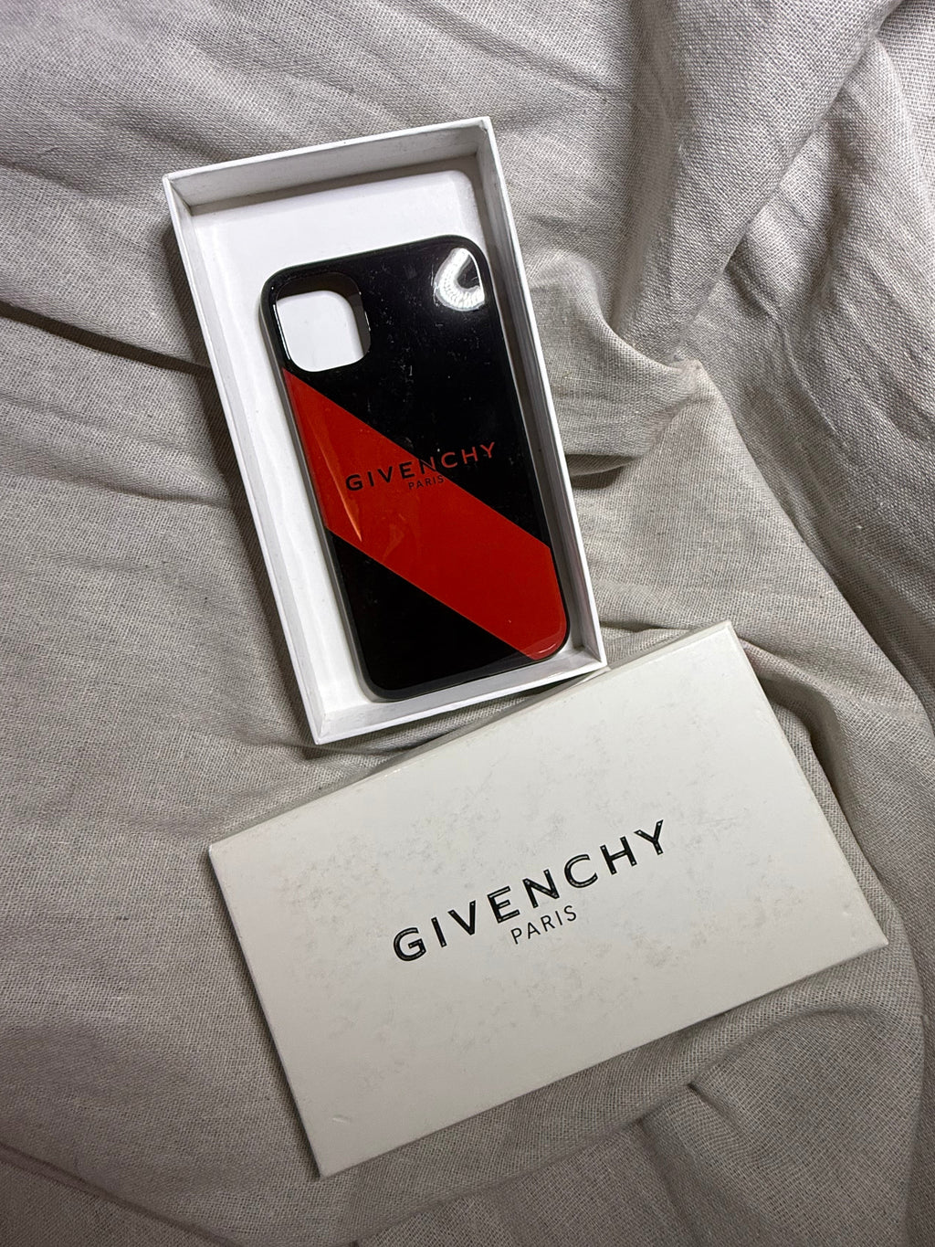✨ Neuve 230€ coque Givenchy rouge et noir iPhone 11 full set ✨