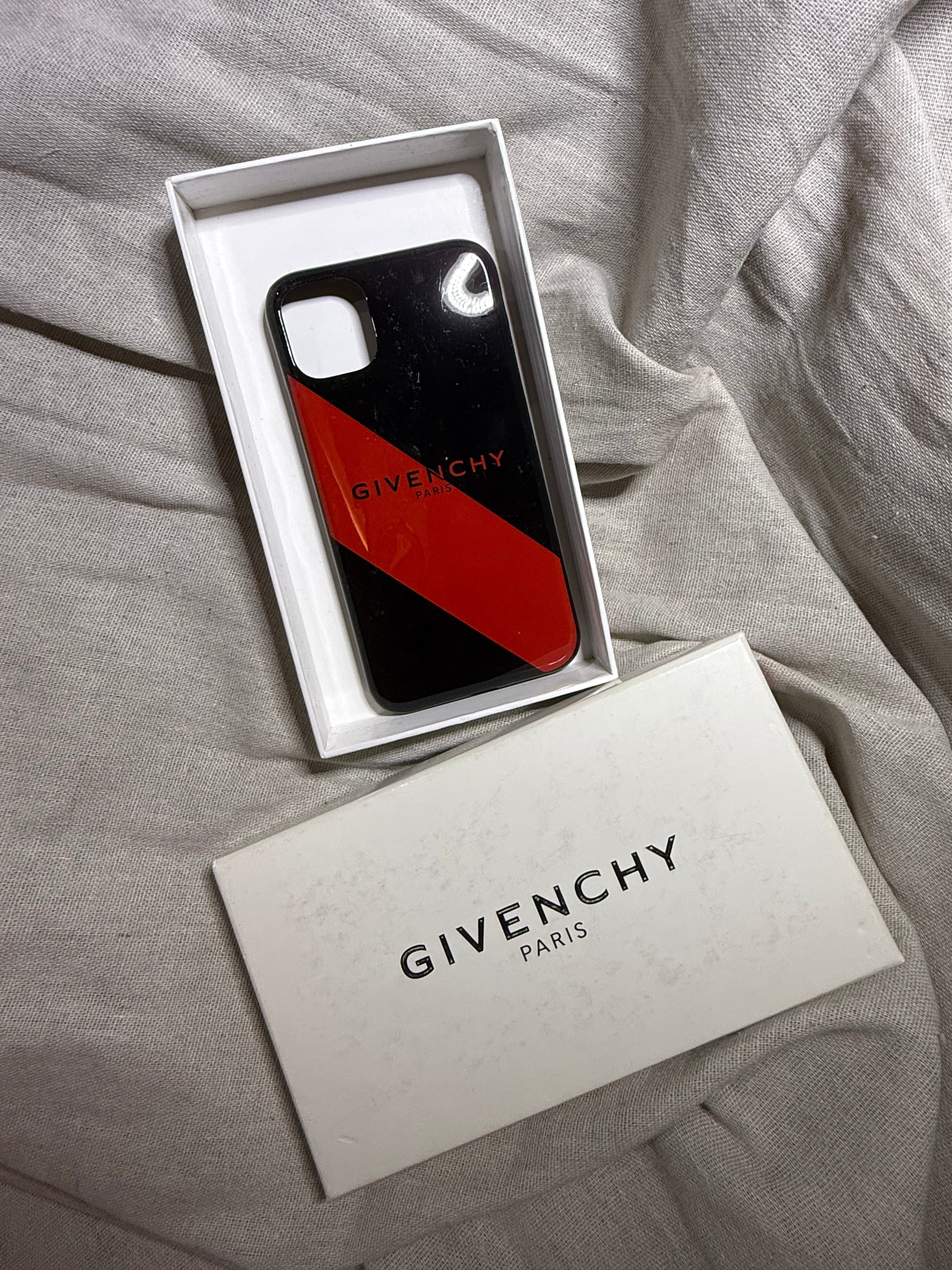 ✨ Neuve 230€ coque Givenchy rouge et noir iPhone 11 full set ✨