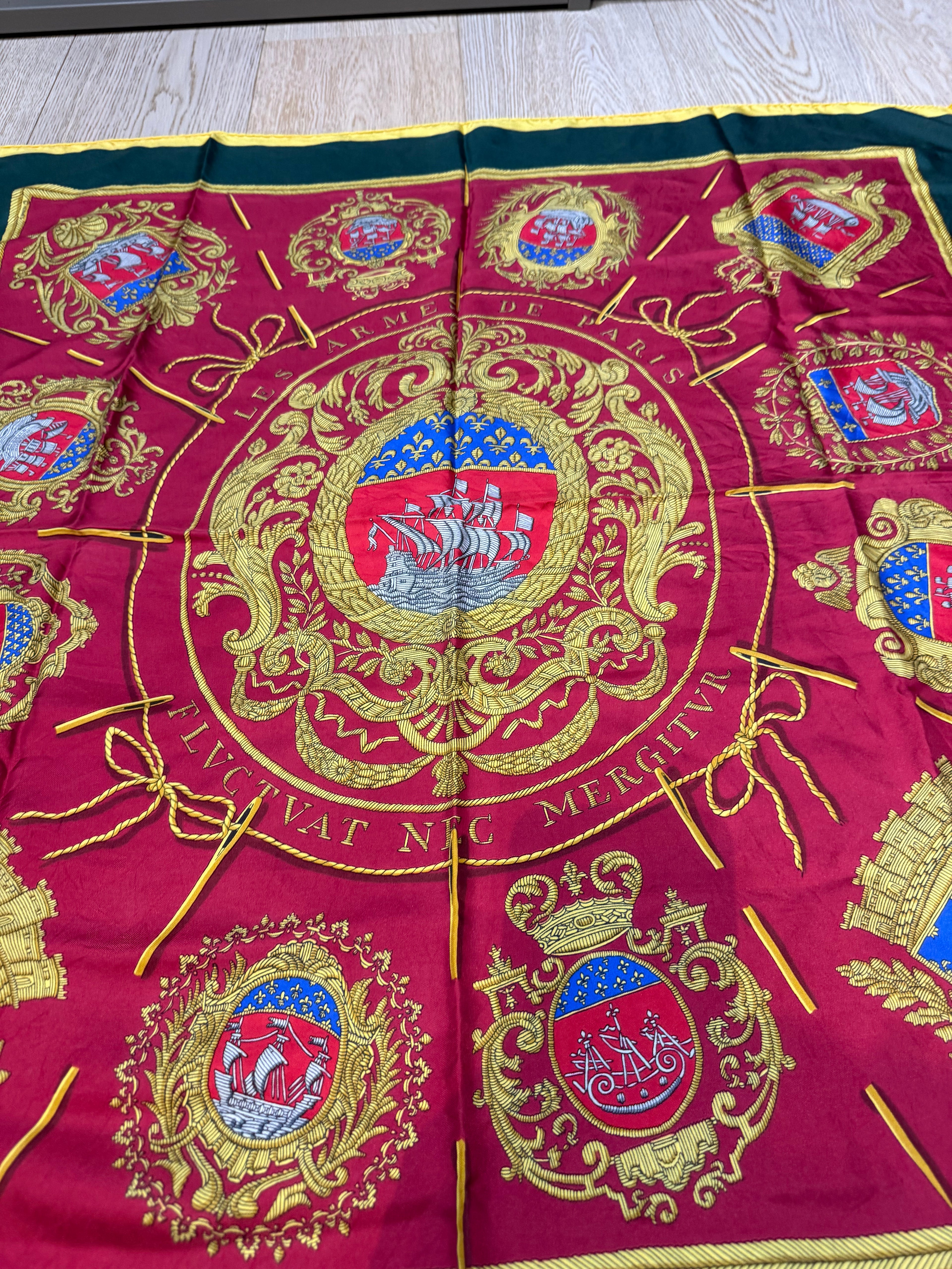✨ Carré de soie Hermès « Les Armes de Paris » 90cm ✨