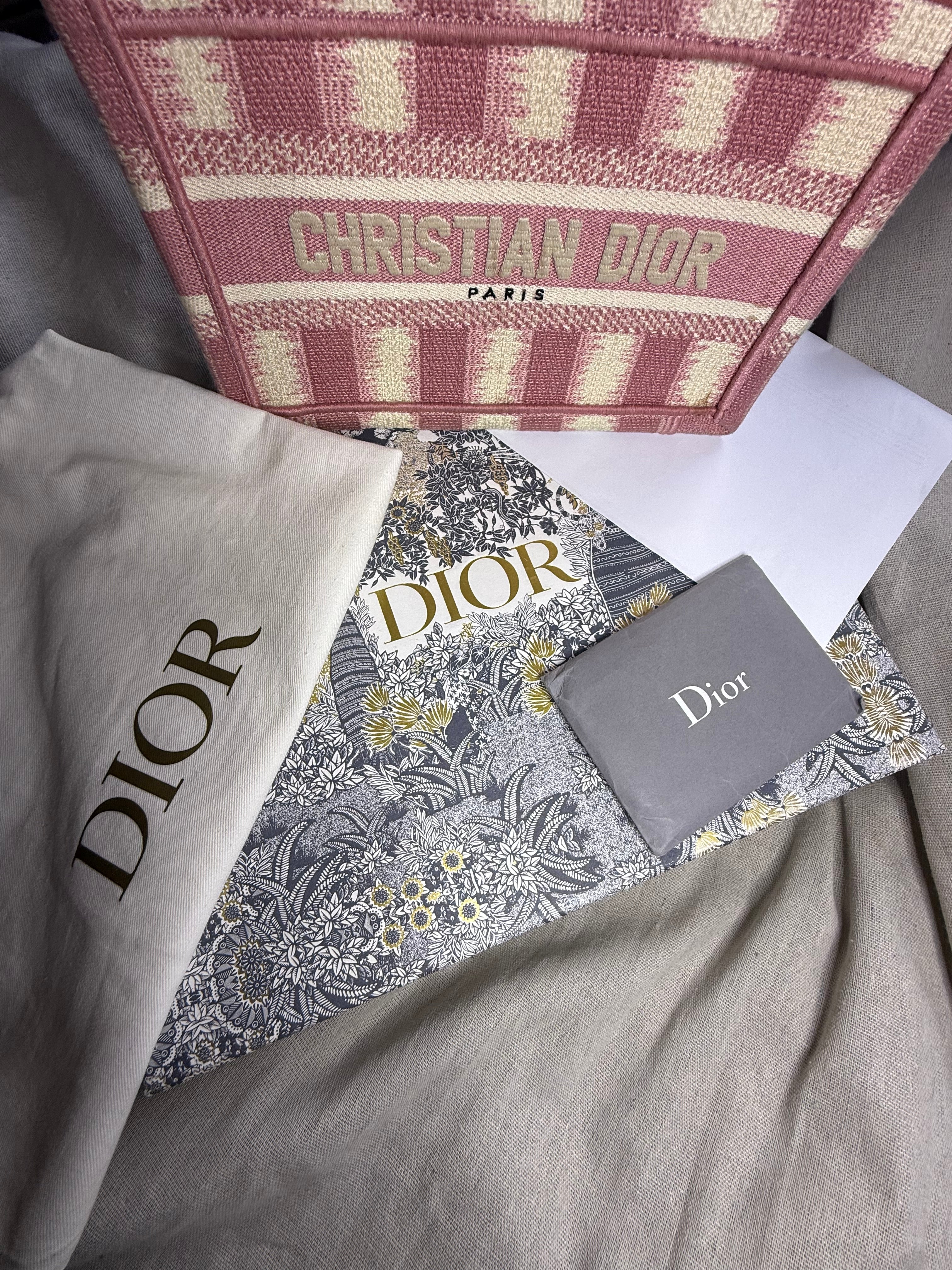 ✨Neuf 2400€ Christian Dior mini Tote édition Limitée full set ✨