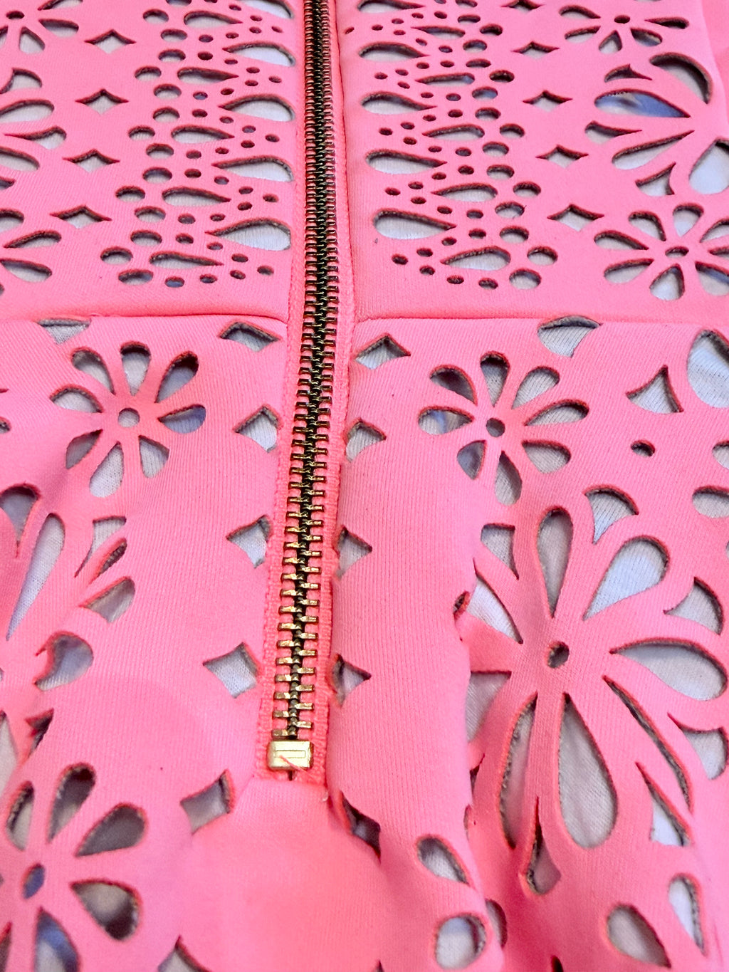 🌸 MANOUSH T36 – Top Peplum Corail Fluo Néoprène Découpé Laser