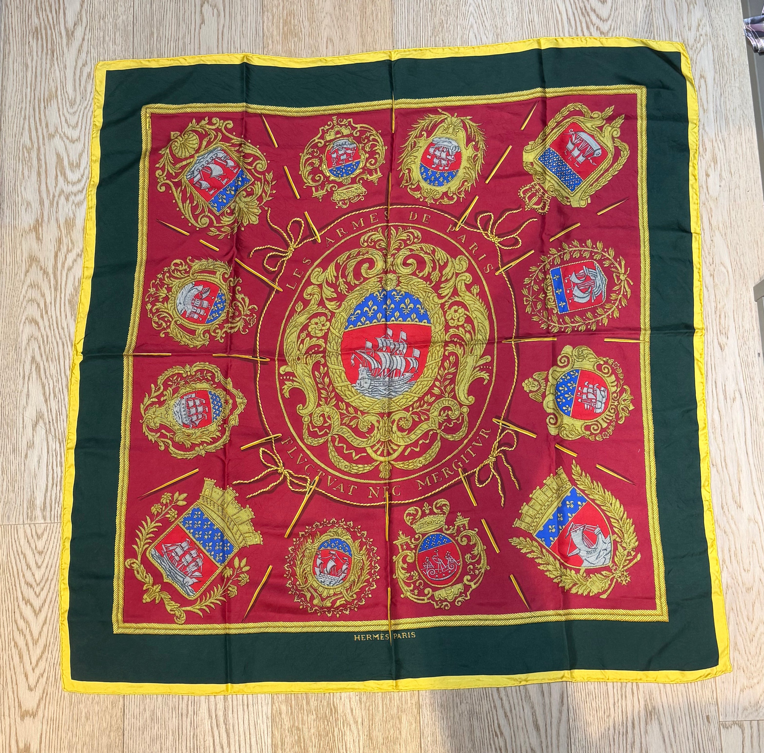 ✨ Carré de soie Hermès « Les Armes de Paris » 90cm ✨