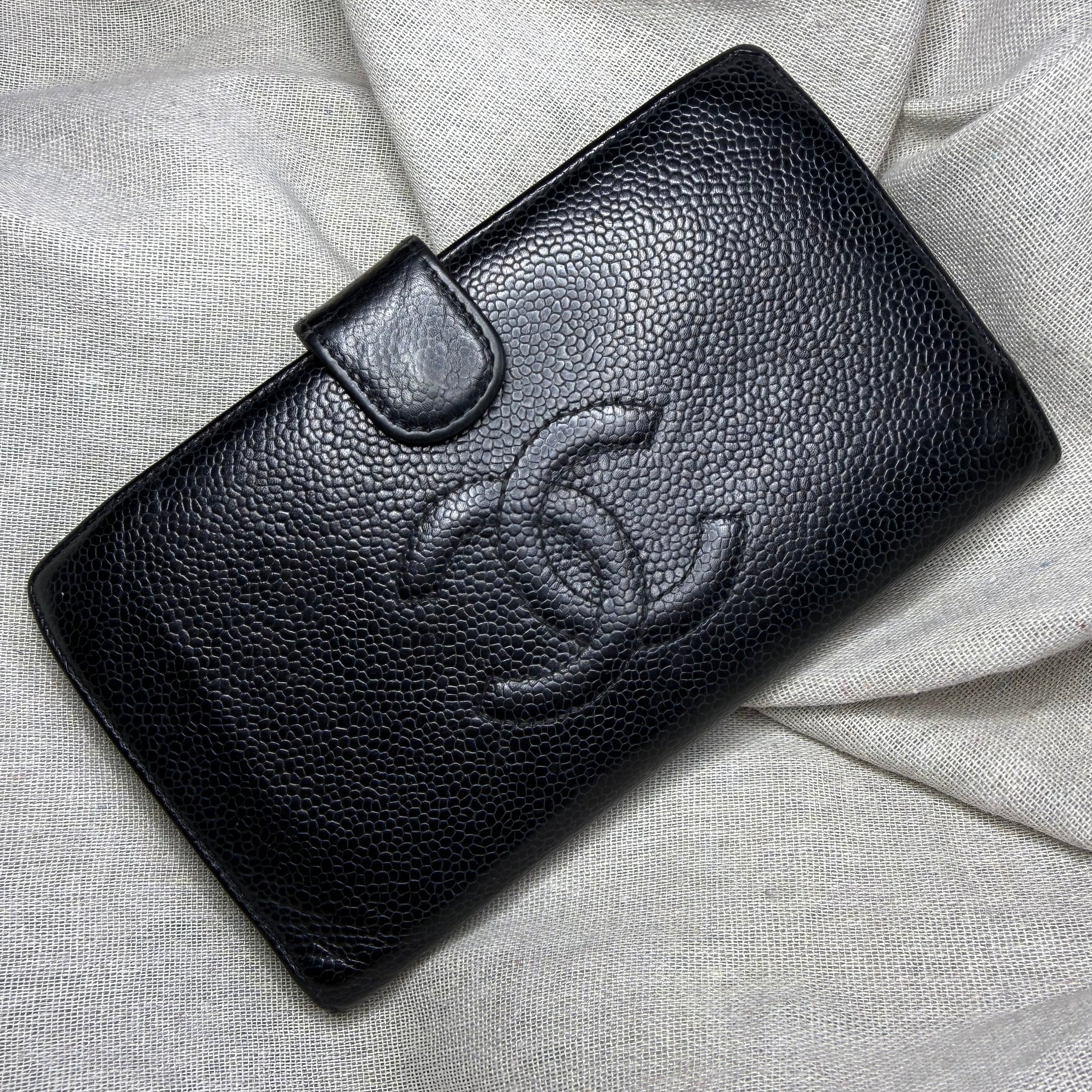 ✨ CHANEL – Grand Portefeuille CC Timeless en Cuir Caviar Noir ✨