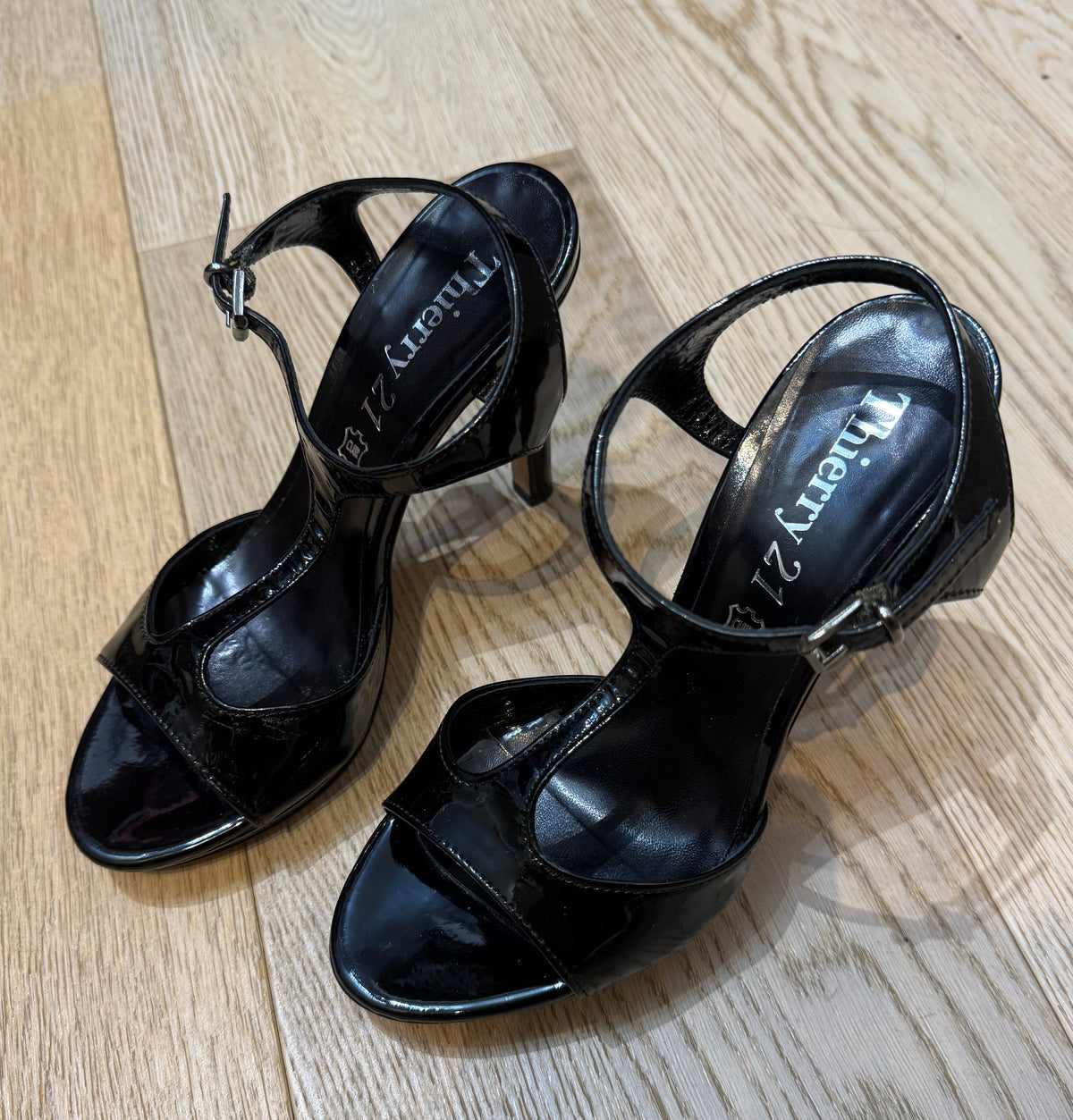 ✨ Thierry 21 - Sandales à bride en cuir vernis - T35 ✨