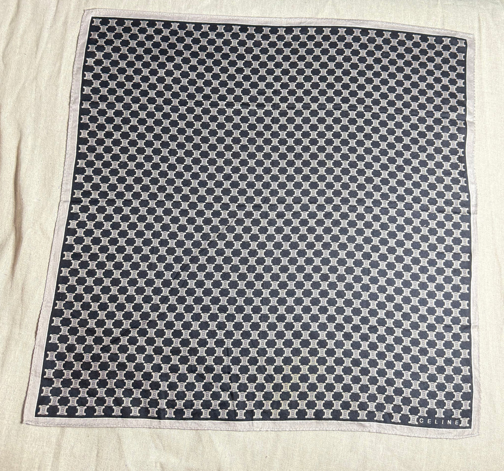 ✨ Foulard Carré Vintage CELINE Paris – Monogramme Triomphe Noir & Crème ✨