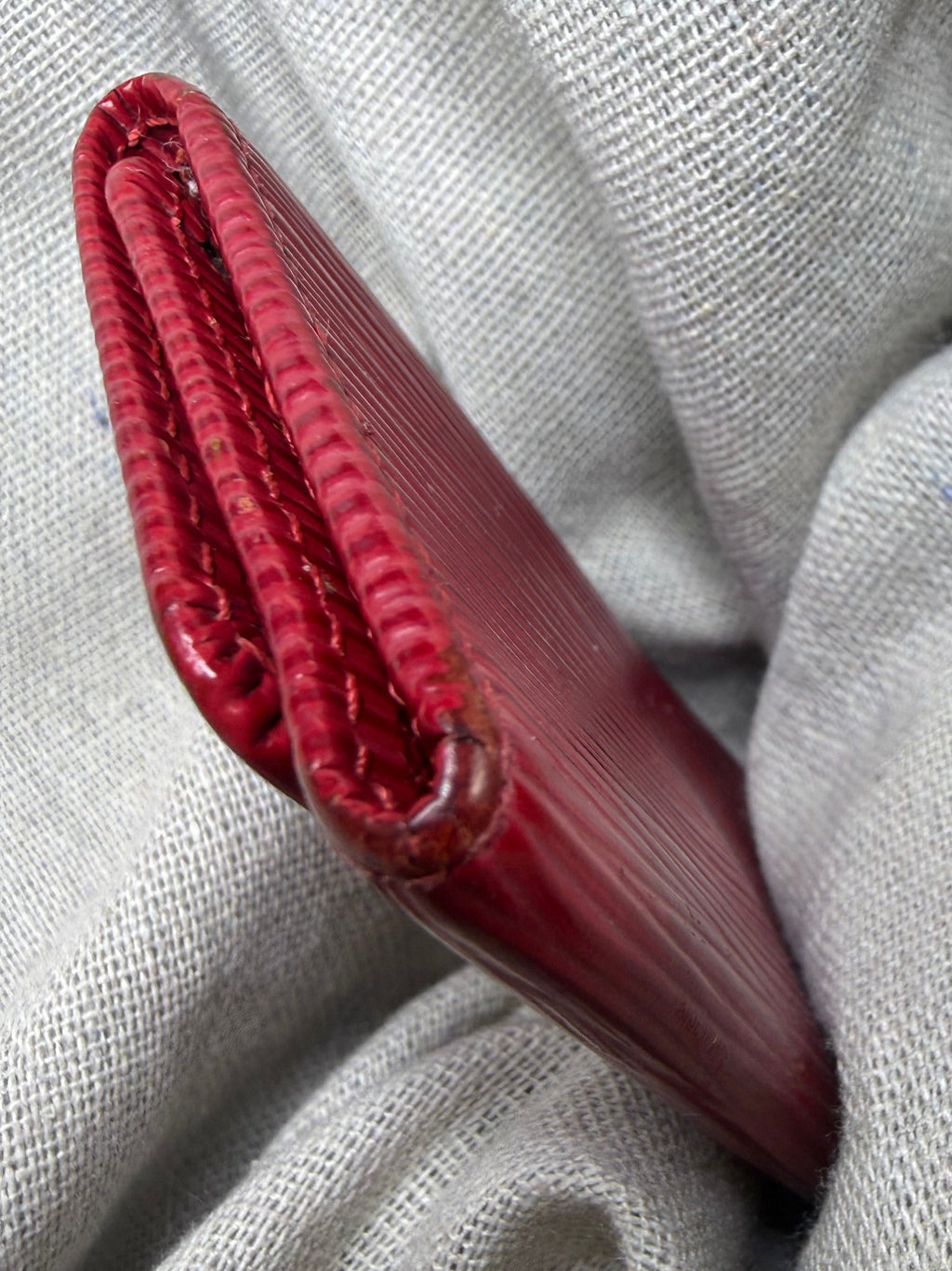 ✨ Louis Vuitton - Porte clés cuir épi rouge ✨