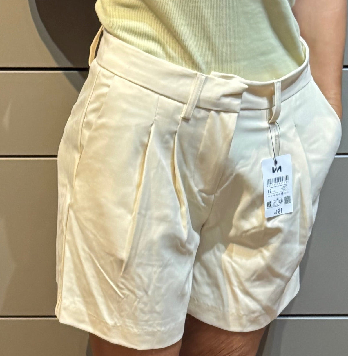 ✨ Neuf 20€ - Jenyfer - short beige - 36/38✨