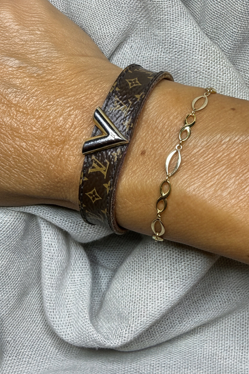 ✨ Iconique Bracelet Louis Vuitton « Essential V » — Full Set ✨