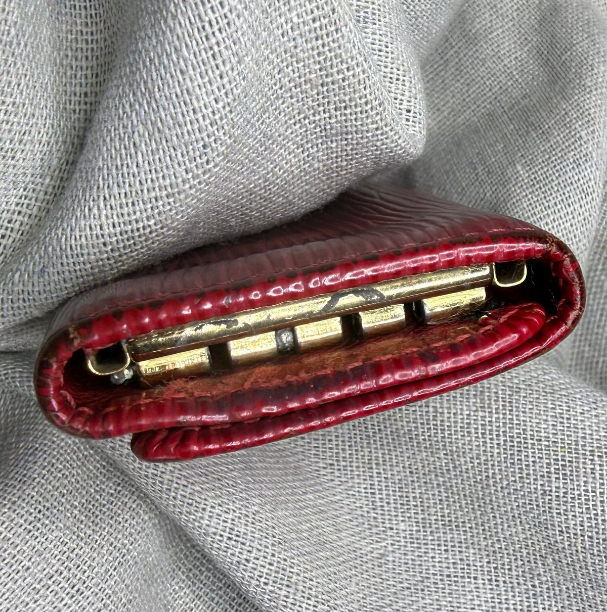 ✨ Louis Vuitton - Porte clés cuir épi rouge ✨