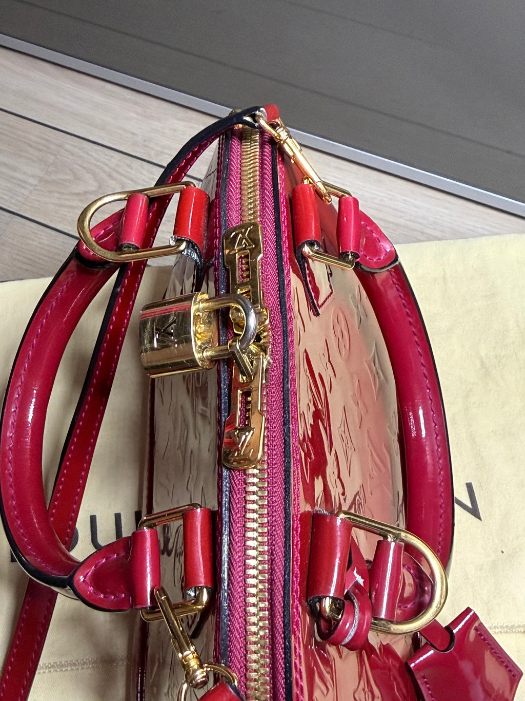 ✨ Sac Louis Vuitton Alma BB Monogram Vernis Rouge + Certificat ENTRUPY ✨