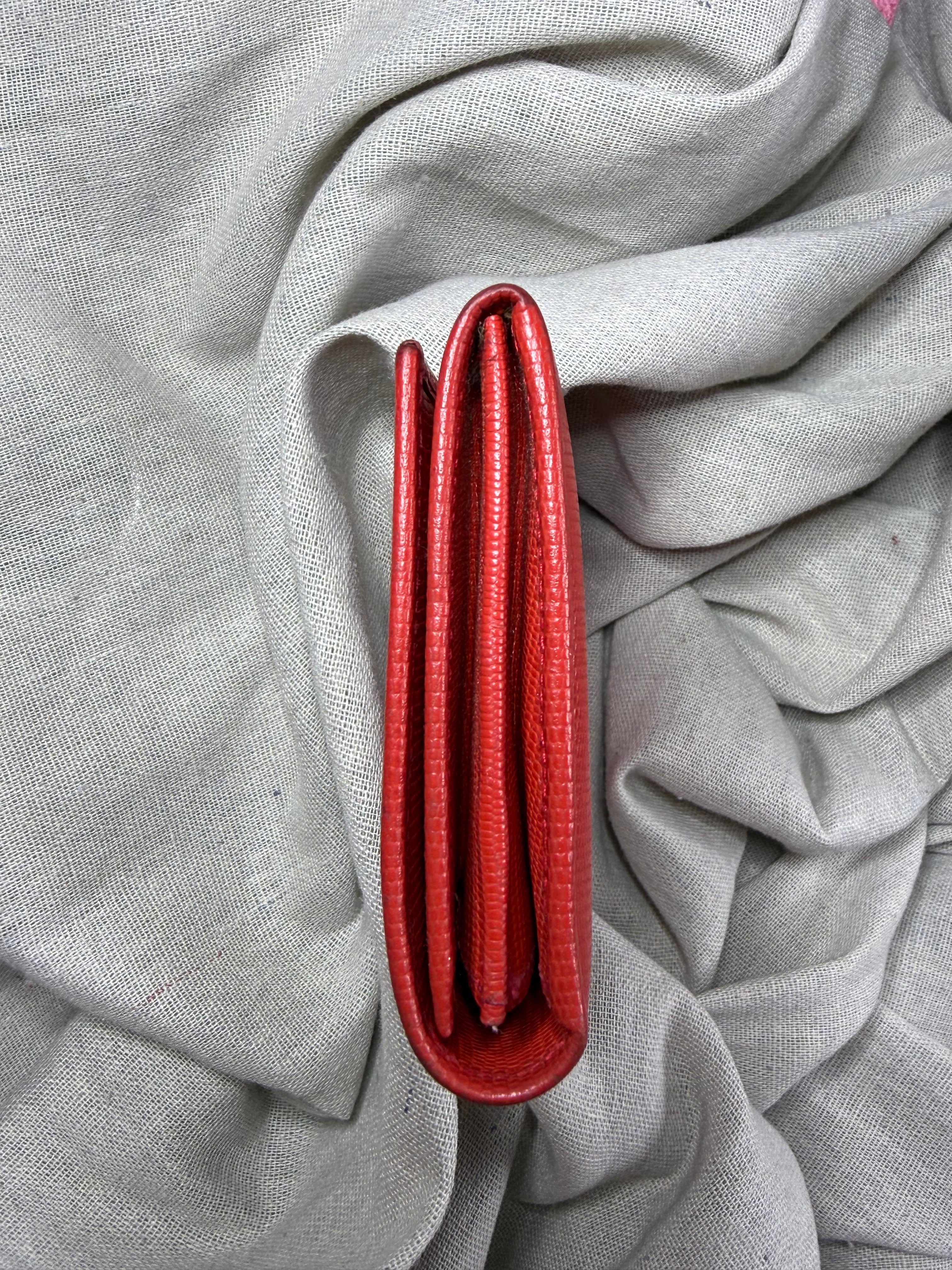 ✨ Portefeuille long Vintage Céline Paris – Cuir Rouge façon Lézard & Fermoir Cercle Doré ✨