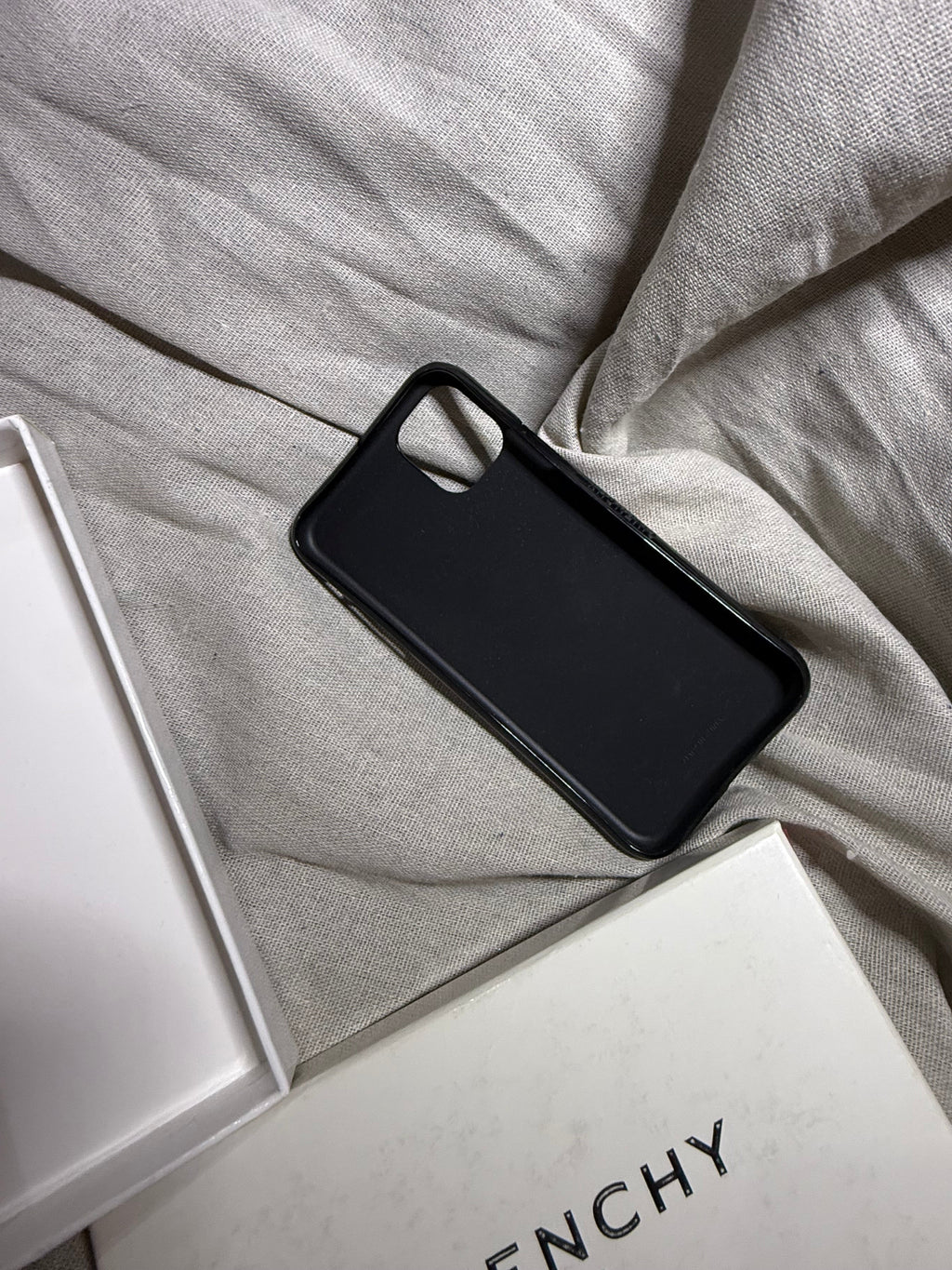 ✨ Neuve 230€ coque Givenchy rouge et noir iPhone 11 full set ✨