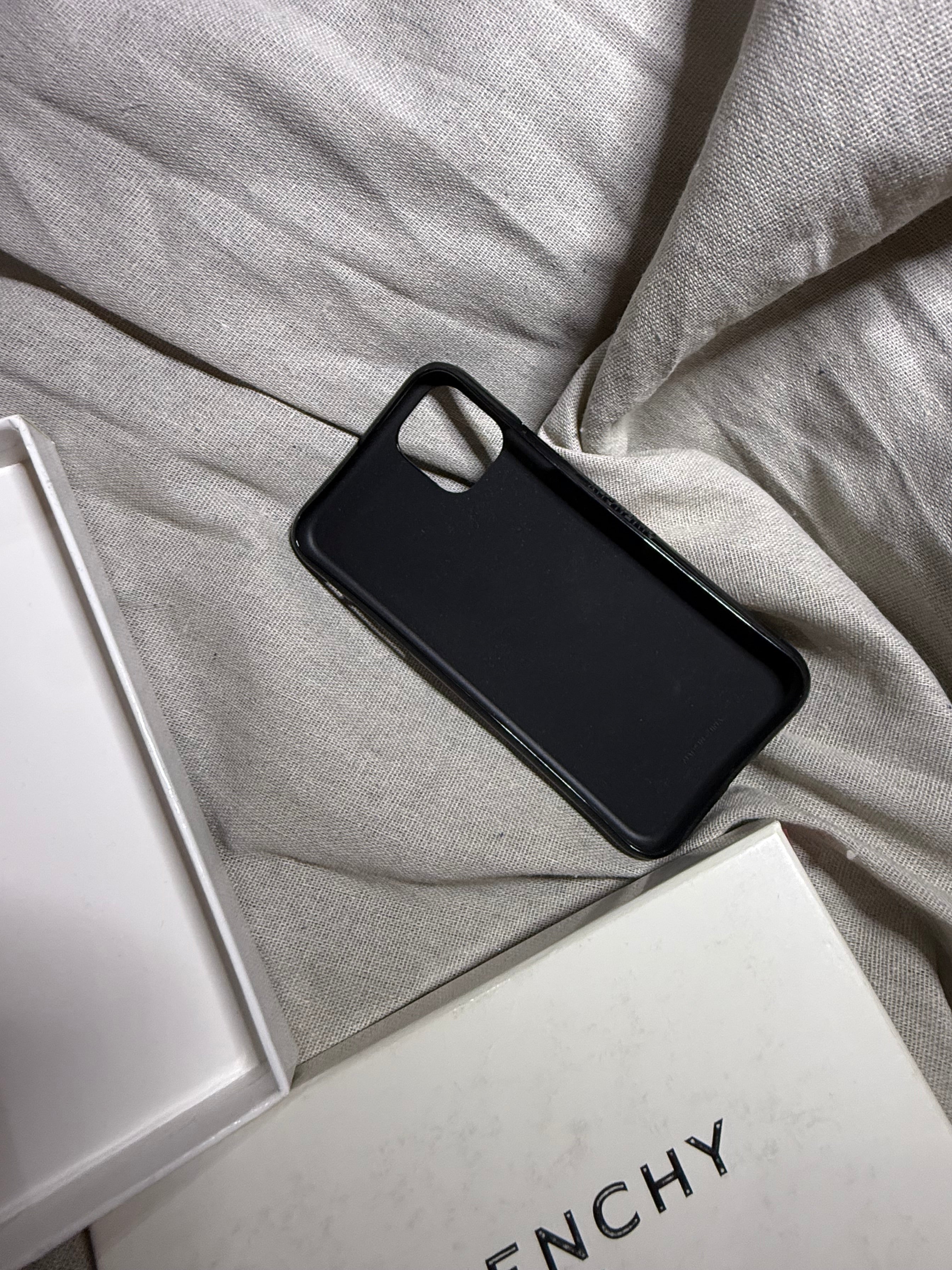✨ Neuve 230€ coque Givenchy rouge et noir iPhone 11 full set ✨