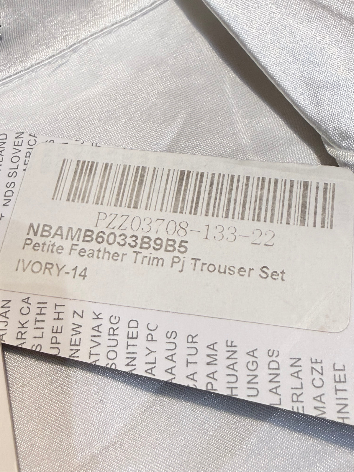 ✨ Neuf Boohoo haut de pyjama plumes et satin 38/40 ✨
