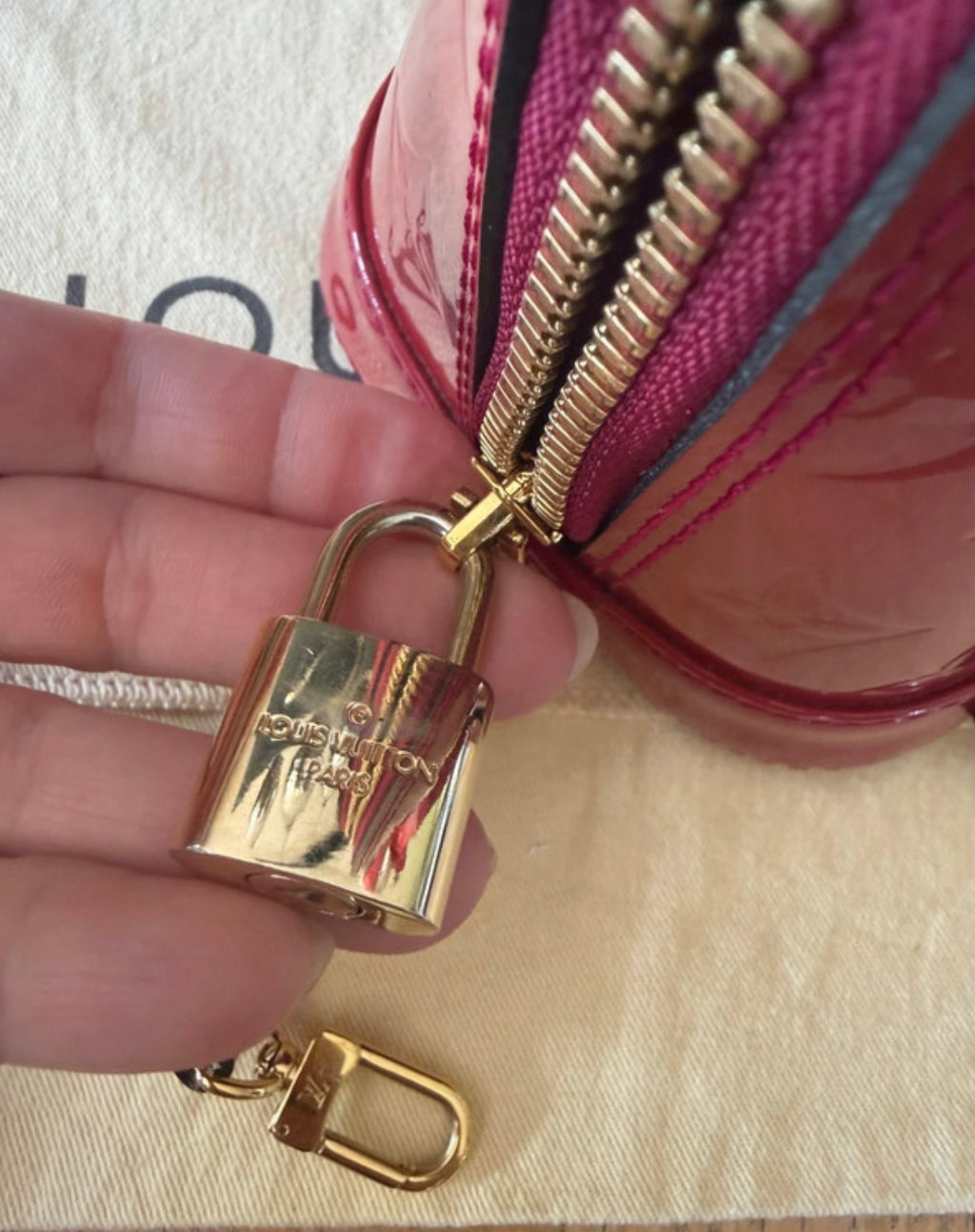 ✨ Sac Louis Vuitton Alma BB Monogram Vernis Rouge + Certificat ENTRUPY ✨